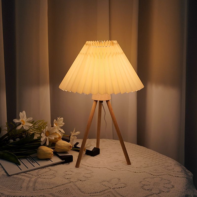 BloomVibe Lamp – Floral Shade Table Lamp with Wooden Legs