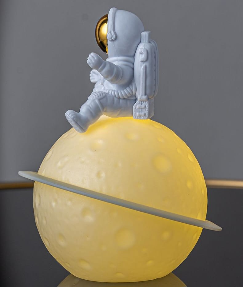 AstroBuddy Light – Cute Astronaut LED Night Lamp